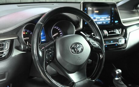 Toyota C-HR I рестайлинг, 2019 год, 1 940 000 рублей, 11 фотография