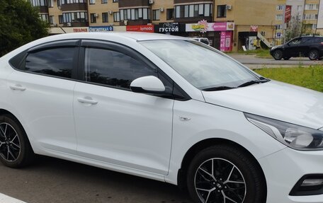Hyundai Solaris II рестайлинг, 2017 год, 999 000 рублей, 2 фотография