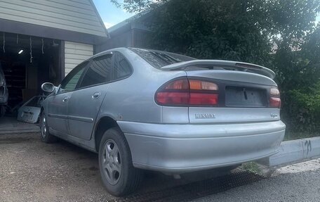 Renault Laguna II, 1999 год, 100 000 рублей, 4 фотография