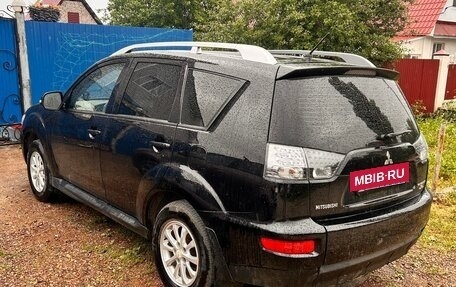 Mitsubishi Outlander III рестайлинг 3, 2010 год, 1 050 000 рублей, 2 фотография