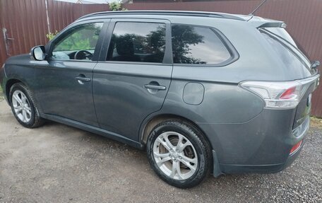 Mitsubishi Outlander III рестайлинг 3, 2013 год, 1 499 000 рублей, 3 фотография