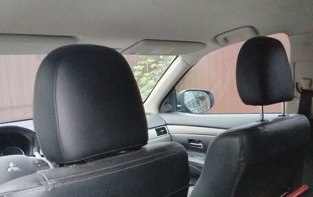 Mitsubishi Outlander III рестайлинг 3, 2013 год, 1 499 000 рублей, 6 фотография