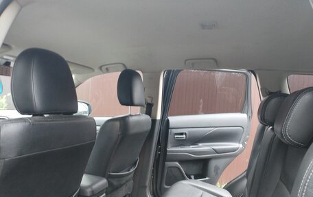 Mitsubishi Outlander III рестайлинг 3, 2013 год, 1 499 000 рублей, 7 фотография