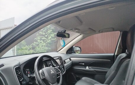 Mitsubishi Outlander III рестайлинг 3, 2013 год, 1 499 000 рублей, 5 фотография