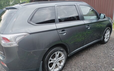 Mitsubishi Outlander III рестайлинг 3, 2013 год, 1 499 000 рублей, 4 фотография