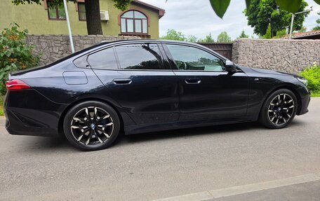 BMW 5 серия, 2023 год, 5 990 000 рублей, 3 фотография