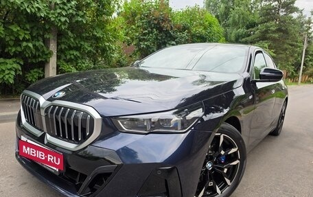 BMW 5 серия, 2023 год, 5 990 000 рублей, 4 фотография