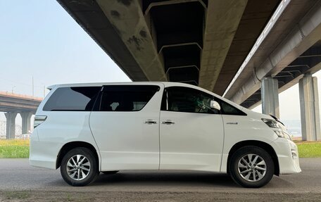 Toyota Vellfire I, 2011 год, 2 375 000 рублей, 2 фотография