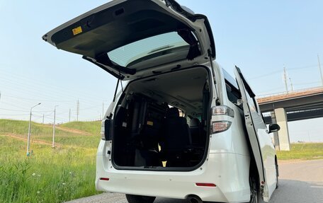 Toyota Vellfire I, 2011 год, 2 375 000 рублей, 17 фотография