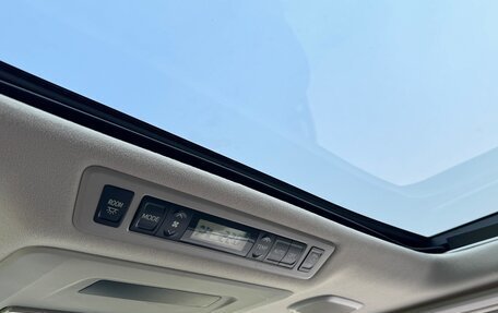 Toyota Vellfire I, 2011 год, 2 375 000 рублей, 29 фотография