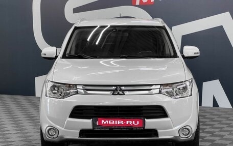 Mitsubishi Outlander III рестайлинг 3, 2014 год, 1 389 900 рублей, 2 фотография