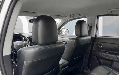 Mitsubishi Outlander III рестайлинг 3, 2014 год, 1 389 900 рублей, 15 фотография