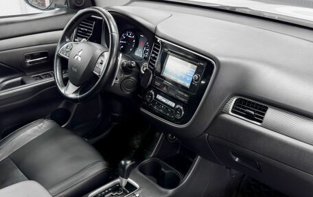 Mitsubishi Outlander III рестайлинг 3, 2014 год, 1 389 900 рублей, 9 фотография
