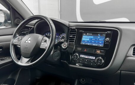 Mitsubishi Outlander III рестайлинг 3, 2014 год, 1 389 900 рублей, 10 фотография
