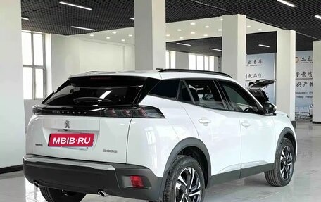 Peugeot 2008 II, 2023 год, 1 260 000 рублей, 4 фотография