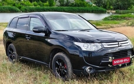 Mitsubishi Outlander III рестайлинг 3, 2014 год, 1 360 000 рублей, 1 фотография