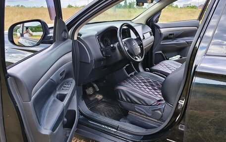 Mitsubishi Outlander III рестайлинг 3, 2014 год, 1 360 000 рублей, 9 фотография
