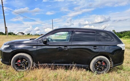 Mitsubishi Outlander III рестайлинг 3, 2014 год, 1 360 000 рублей, 3 фотография