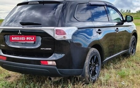 Mitsubishi Outlander III рестайлинг 3, 2014 год, 1 360 000 рублей, 6 фотография
