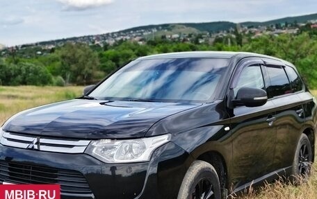 Mitsubishi Outlander III рестайлинг 3, 2014 год, 1 360 000 рублей, 4 фотография