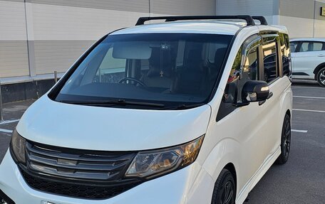 Honda Stepwgn IV, 2015 год, 1 820 000 рублей, 2 фотография