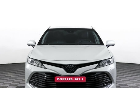 Toyota Camry, 2020 год, 3 180 000 рублей, 2 фотография