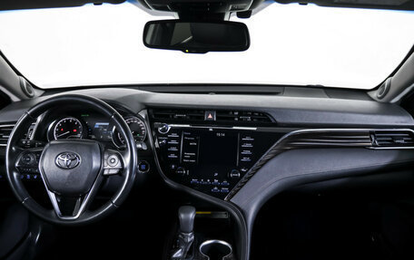 Toyota Camry, 2020 год, 3 180 000 рублей, 15 фотография