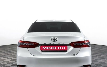 Toyota Camry, 2020 год, 3 180 000 рублей, 7 фотография