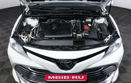 Toyota Camry, 2020 год, 3 180 000 рублей, 10 фотография