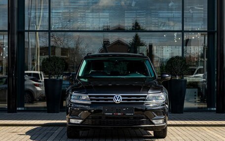 Volkswagen Tiguan II, 2019 год, 2 345 000 рублей, 2 фотография