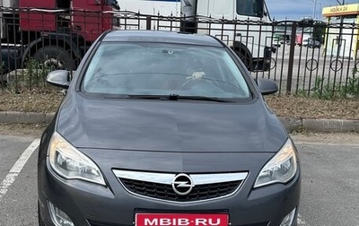 Opel Astra J, 2011 год, 700 000 рублей, 1 фотография