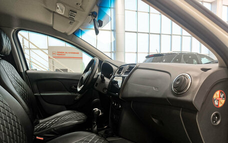 Renault Logan II, 2018 год, 846 000 рублей, 13 фотография