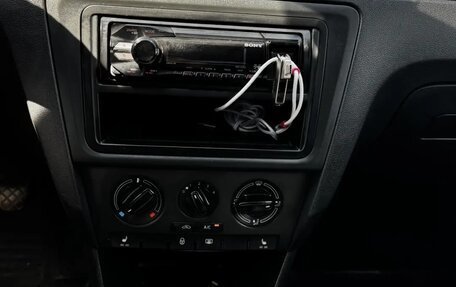 Skoda Rapid I, 2014 год, 880 000 рублей, 13 фотография