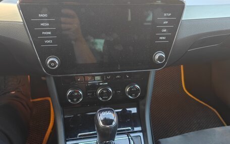 Skoda Superb III рестайлинг, 2017 год, 1 800 000 рублей, 7 фотография