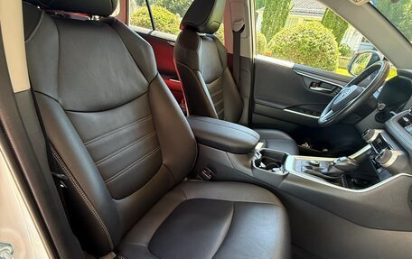 Toyota RAV4, 2020 год, 3 750 000 рублей, 5 фотография
