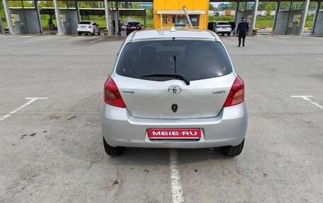 Toyota Yaris III рестайлинг, 2008 год, 600 000 рублей, 1 фотография