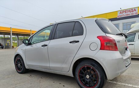 Toyota Yaris III рестайлинг, 2008 год, 600 000 рублей, 2 фотография