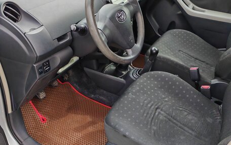 Toyota Yaris III рестайлинг, 2008 год, 600 000 рублей, 5 фотография