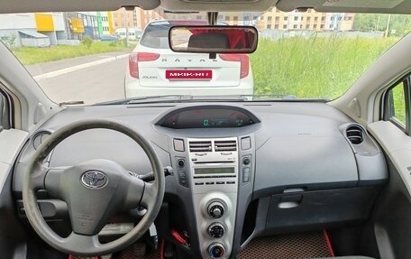 Toyota Yaris III рестайлинг, 2008 год, 600 000 рублей, 3 фотография