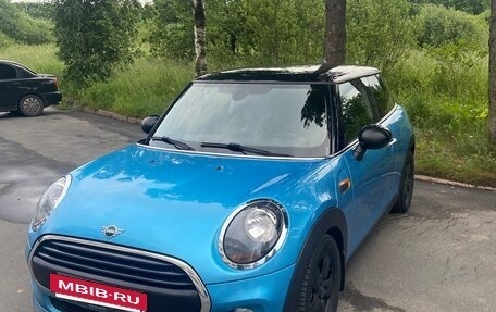 MINI Hatch, 2018 год, 1 750 000 рублей, 8 фотография
