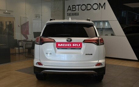 Toyota RAV4, 2018 год, 2 435 000 рублей, 6 фотография