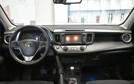 Toyota RAV4, 2018 год, 2 435 000 рублей, 9 фотография