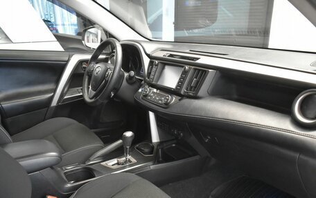 Toyota RAV4, 2018 год, 2 435 000 рублей, 17 фотография
