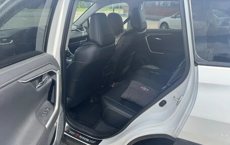 Toyota RAV4, 2020 год, 2 800 000 рублей, 2 фотография