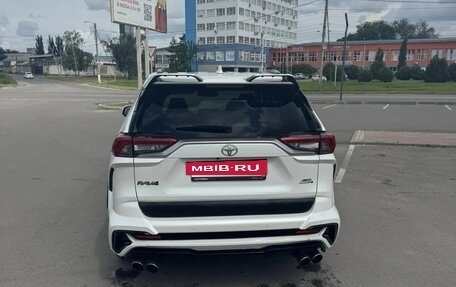 Toyota RAV4, 2020 год, 2 800 000 рублей, 8 фотография