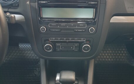 Volkswagen Jetta VI, 2010 год, 830 000 рублей, 11 фотография