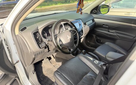 Mitsubishi Outlander III рестайлинг 3, 2014 год, 1 250 000 рублей, 5 фотография