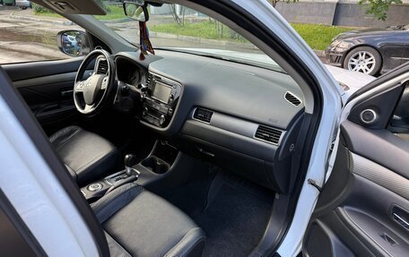 Mitsubishi Outlander III рестайлинг 3, 2014 год, 1 250 000 рублей, 6 фотография