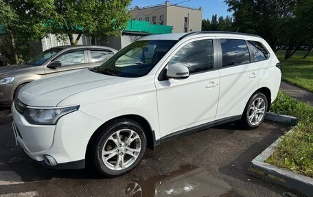 Mitsubishi Outlander III рестайлинг 3, 2014 год, 1 250 000 рублей, 2 фотография