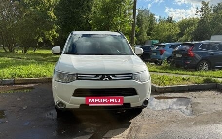 Mitsubishi Outlander III рестайлинг 3, 2014 год, 1 250 000 рублей, 3 фотография